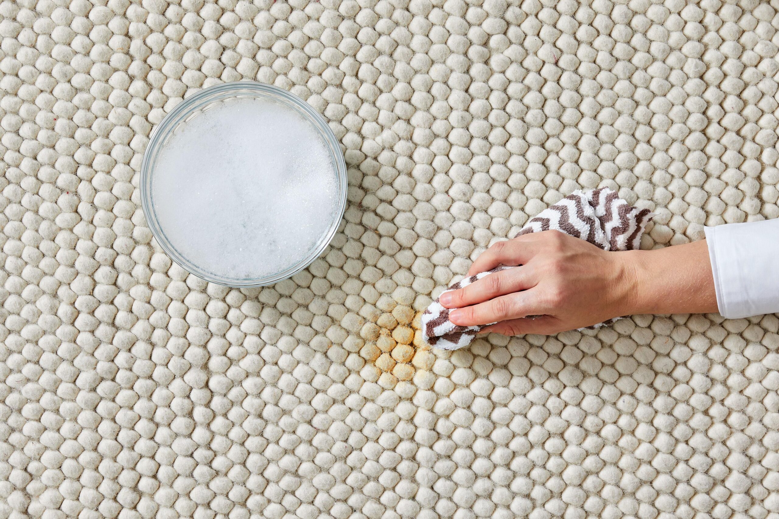 How to clean a wool rug